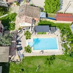Privative Avec Piscine Et Jacuzzi. Affittacamere
