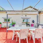 Privative Avec Piscine Et Jacuzzi.