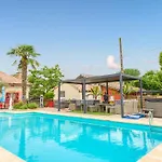 Privative Avec Piscine Et Jacuzzi. Affittacamere