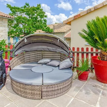 Privative Avec Piscine Et Jacuzzi. 3*