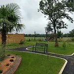 Privative Avec Piscine Et Jacuzzi. Maison d'hôtes
