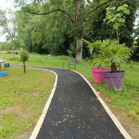 Гостевой дом Du Daudou Piscine Jacuzzi Partages Septfonds