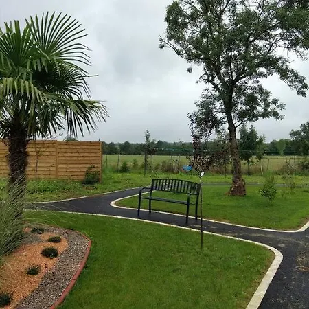 Du Daudou Piscine Jacuzzi Partages Гостевой дом