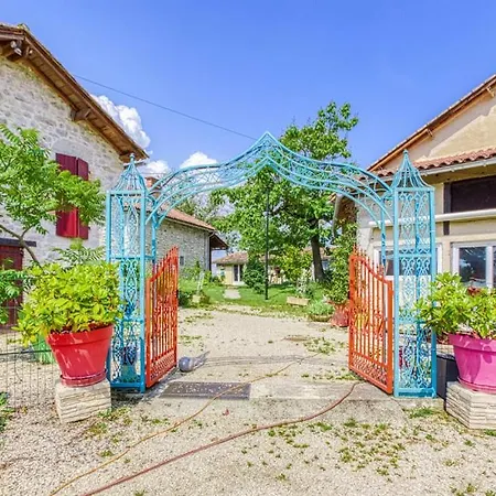 Privative Avec Piscine Et Jacuzzi. Maison d'hôtes *