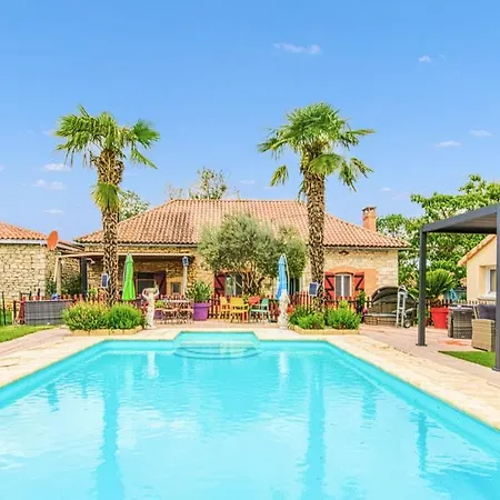 Privative Avec Piscine Et Jacuzzi.