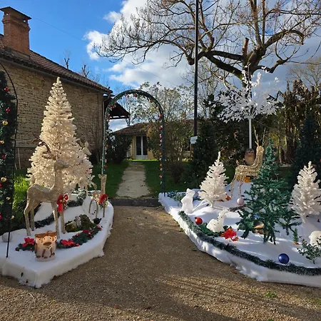 Гостевой дом Du Daudou Piscine Jacuzzi Partages Septfonds