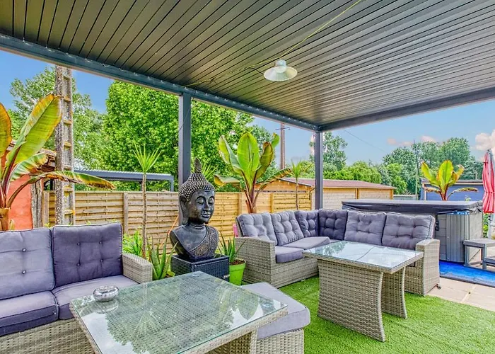 Privative Avec Piscine Et Jacuzzi. Maison d'hôtes Septfonds